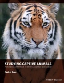 An Studying Captive Animals