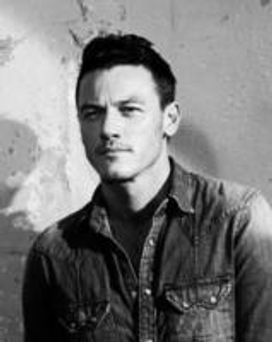 Luke Evans Reads Treasure Island (Famous Fiction)